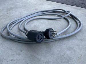 家庭用コンセントで充電可能