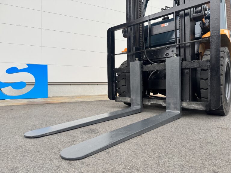 トヨタ 2.5t フォークリフト フォーク1070mm