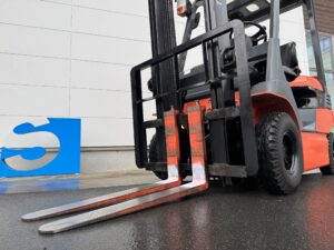 トヨタ1.5t バッテリー フォークリフト フォーク長920mm