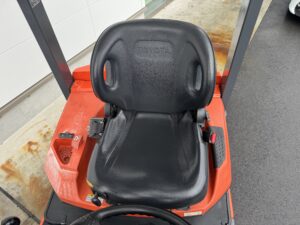 トヨタ1.5t バッテリー フォークリフト 座席シート