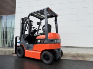 トヨタ1.5t バッテリー フォークリフト
