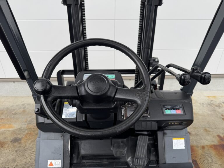 トヨタ1.5t バッテリー フォークリフト
