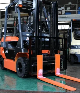 フォークリフト