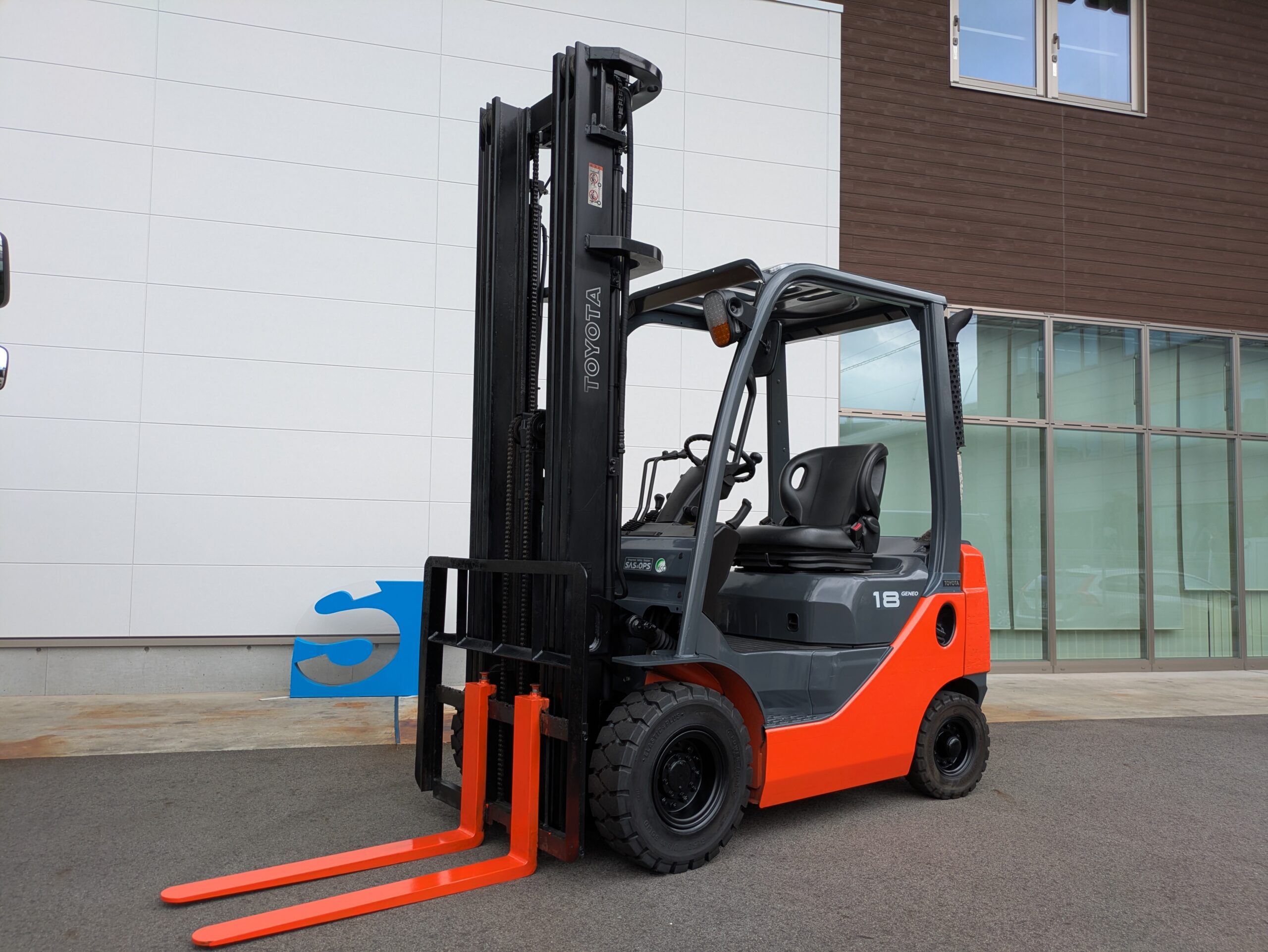 「トヨタ 1.8t ディーゼル フォークリフト 6mハイマスト仕様【8FD18】」を詳しく見る