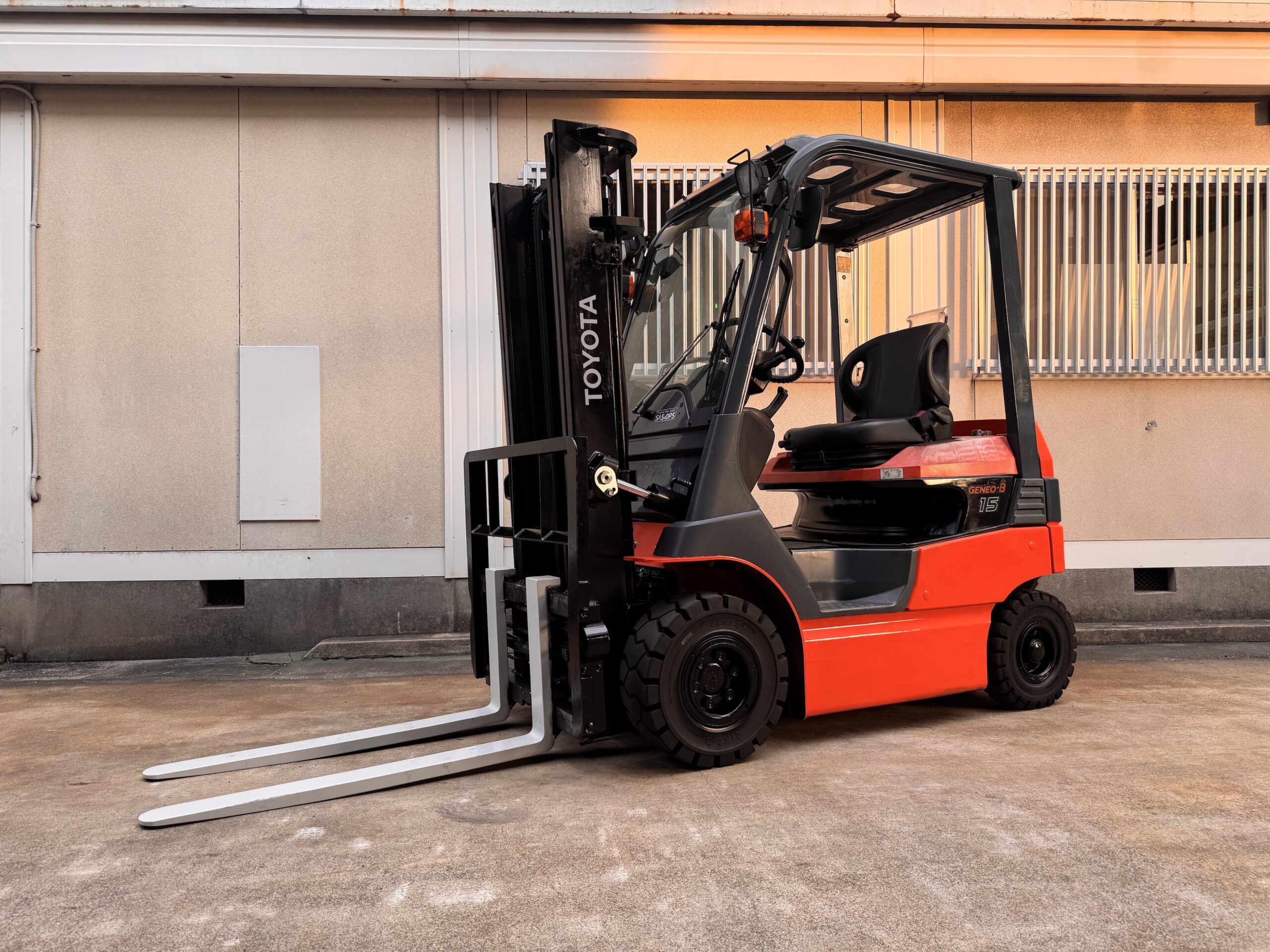 「トヨタ 1.8t バッテリー車｜フォークシフター付｜2024年式バッテリー交換済」を詳しく見る