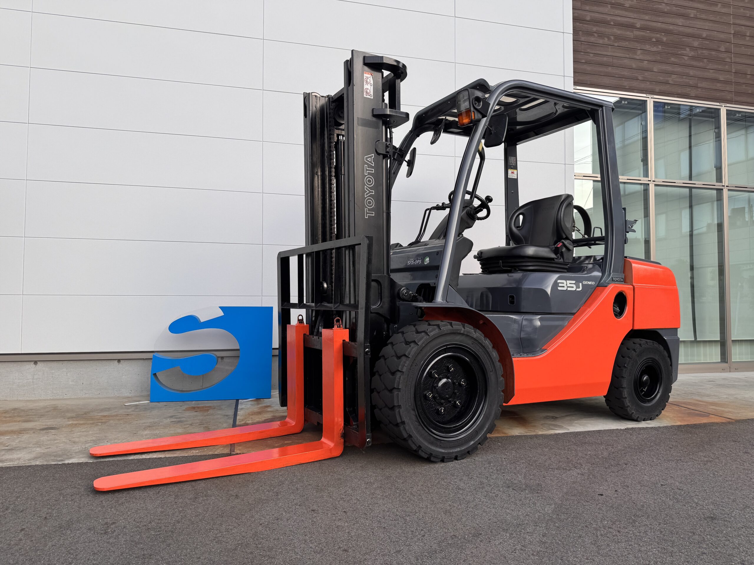 「トヨタ 3.5t ガソリン/LP フォークリフト【02-8FGJ35】」を詳しく見る