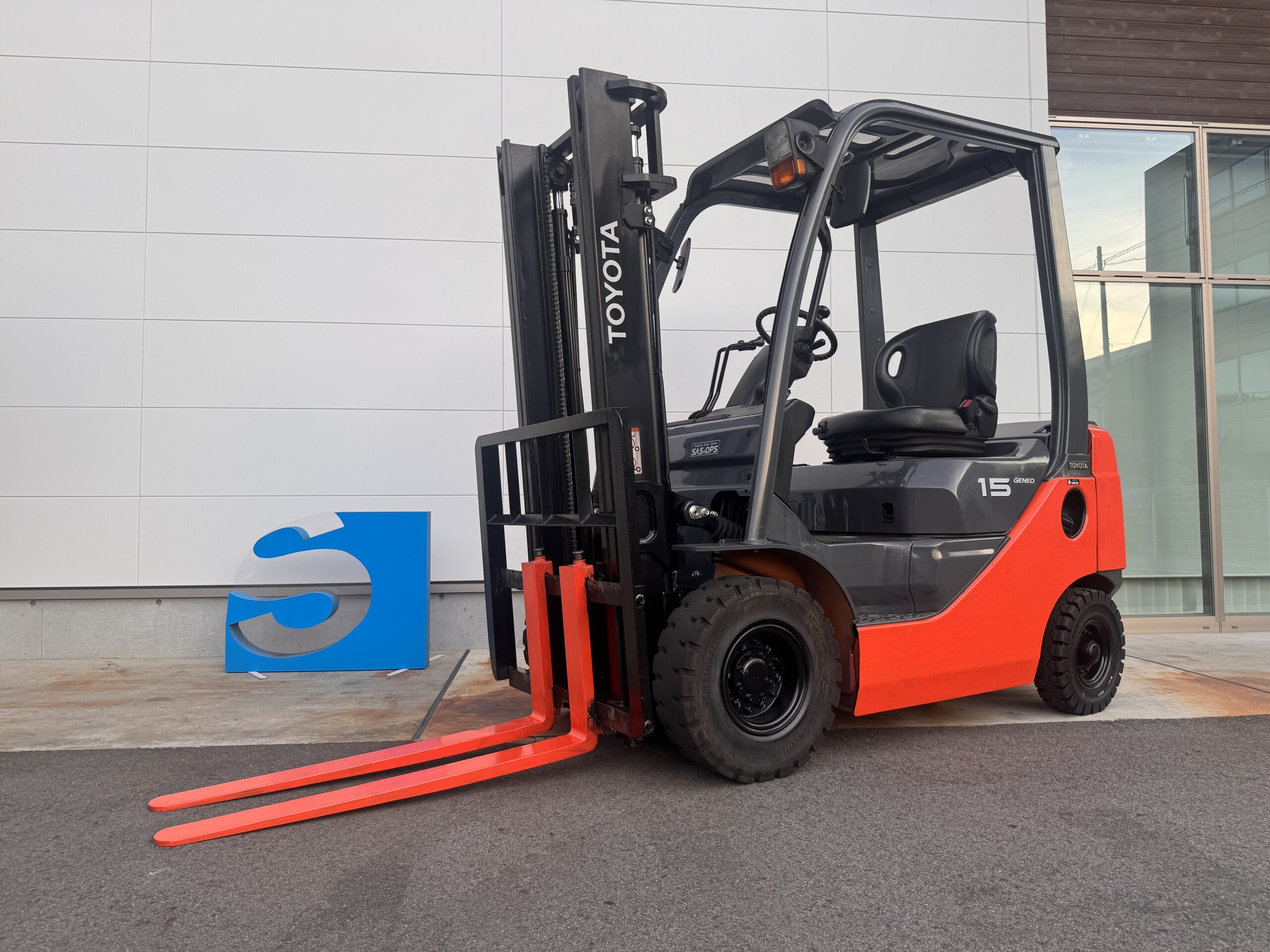 「トヨタ 1.5t ガソリン フォークリフト 02-8FG15」を詳しく見る