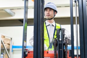 フォークリフトにおける危険予知トレーニング(KYT)の重要性とは? 4つのステップによる進め方を解説します
